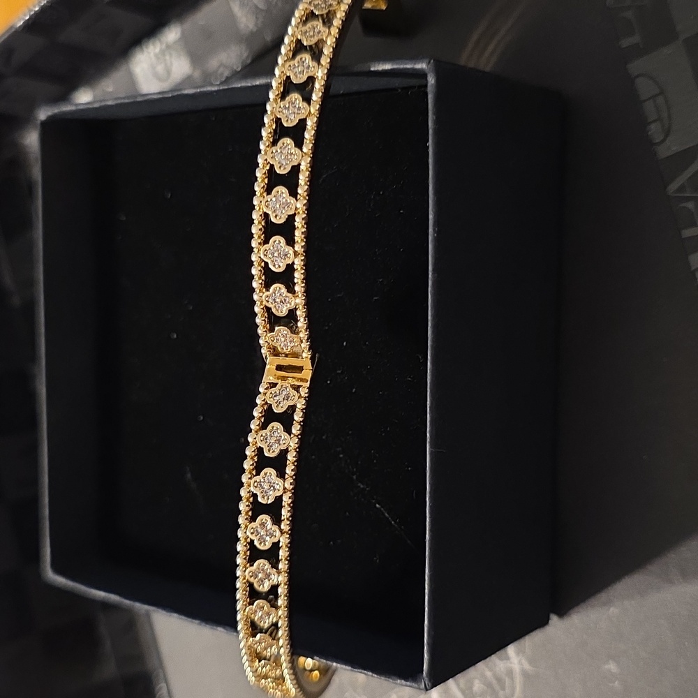 Elegant Gold Bracelet Cubic Zircone Bracelet. - Picture 4 of 5